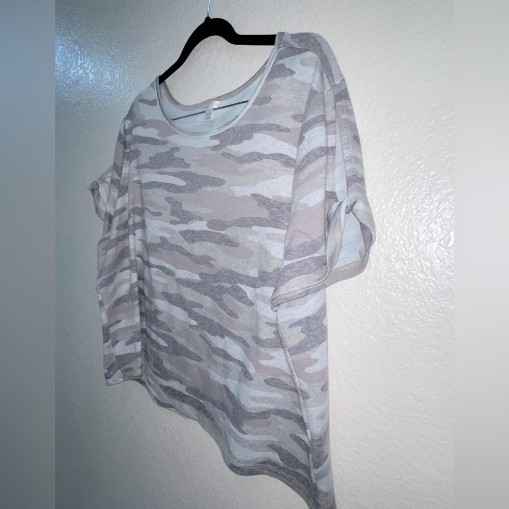 LIKE NEW CATO GRAY CAMO TOP - Picture 5 of 5